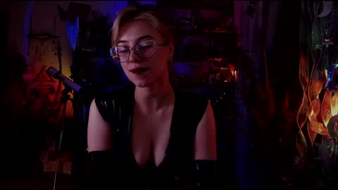 Snapshot of witch_fiona chatting on 12-04-24, 08:18 Goddess of two strapons - Mr. long Don Mr. Pinky online show from 12-04-24, 08:18