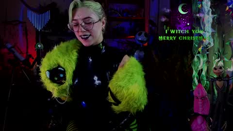 Snapshot of witch_fiona chatting on 12-20-24, 08:23 Goddess of two strapons - Mr. long Don Mr. Pinky online show from 12-20-24, 08:23