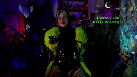 Snapshot of witch_fiona chatting on 12-21-24, 08:00 Goddess of two strapons - Mr. long Don Mr. Pinky online show from 12-21-24, 08:00