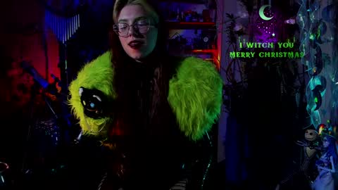 Snapshot of witch_fiona chatting on 12-23-24, 08:14 Goddess of two strapons - Mr. long Don Mr. Pinky online show from 12-23-24, 08:14