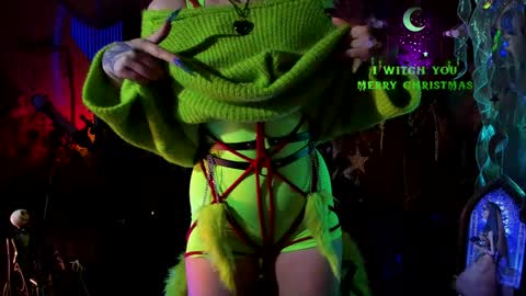 Snapshot of witch_fiona chatting on 12-24-24, 07:44 Goddess of two strapons - Mr. long Don Mr. Pinky online show from 12-24-24, 07:44