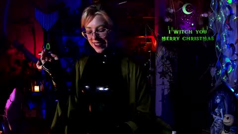 Snapshot of witch_fiona chatting on 12-28-24, 07:43 Goddess of two strapons - Mr. long Don Mr. Pinky online show from 12-28-24, 07:43