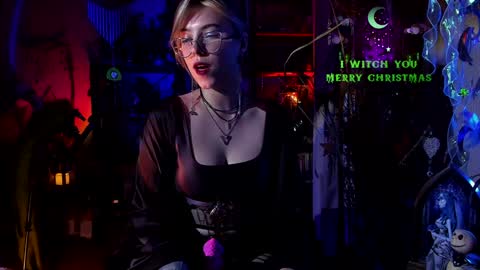 Snapshot of witch_fiona chatting on 12-29-24, 10:36 Goddess of two strapons - Mr. long Don Mr. Pinky online show from 12-29-24, 10:36