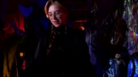 Snapshot of witch_fiona chatting on 01-05-25, 07:49 Goddess of two strapons - Mr. long Don Mr. Pinky online show from 01-05-25, 07:49