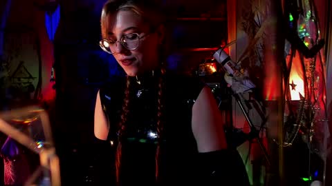 Snapshot of witch_fiona chatting on 01-26-25, 08:13 Goddess of two strapons - Mr. long Don Mr. Pinky online show from 01-26-25, 08:13