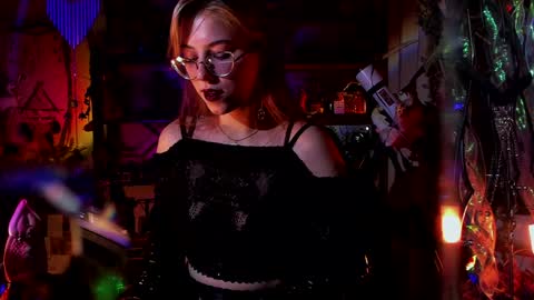 Snapshot of witch_fiona chatting on 01-30-25, 08:10 Goddess of two strapons - Mr. long Don Mr. Pinky online show from 01-30-25, 08:10