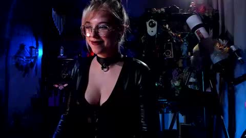 Snapshot of witch_fiona chatting on 02-24-25, 07:52 Goddess of two strapons - Mr. long Don Mr. Pinky online show from 02-24-25, 07:52