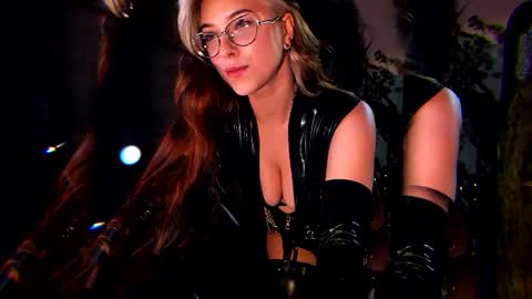 Snapshot of witch_fiona chatting on 10-21-25, 07:58 Goddess of two strapons - Mr. long Don Mr. Pinky online show from 10-21-25, 07:58