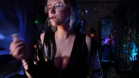 Snapshot of witch_fiona chatting on 12-19-25, 11:23 Goddess of two strapons - Mr. long Don Mr. Pinky online show from 12-19-25, 11:23