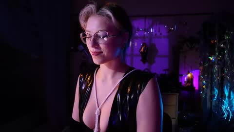 Snapshot of witch_fiona chatting on 02-23-26, 08:06 Goddess of two strapons - Mr. long Don Mr. Pinky online show from 02-23-26, 08:06