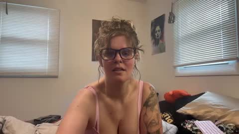 Snapshot of wldntulik2no chatting on 02-06-25, 05:09 Moth online show from 02-06-25, 05:09