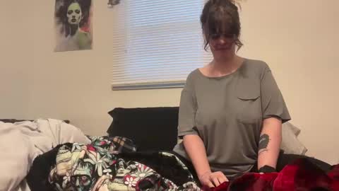 Snapshot of wldntulik2no chatting on 02-17-25, 11:09 Moth online show from 02-17-25, 11:09