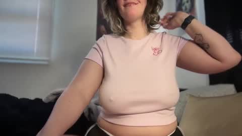 Snapshot of wldntulik2no chatting on 03-11-25, 05:35 Moth online show from 03-11-25, 05:35