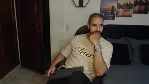 Snapshot of wncmodels chatting on 01-07-25, 05:01 Magnus Dark independent model online show from 01-07-25, 05:01