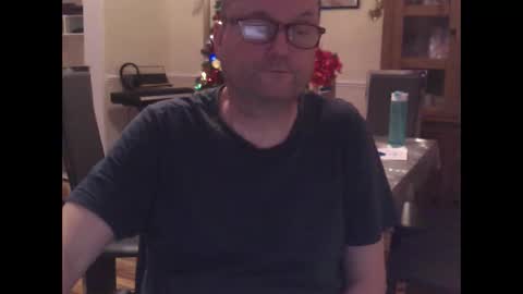 Snapshot of wobble444 chatting on 12-16-25, 02:38 wobble444 online show from 12-16-25, 02:38