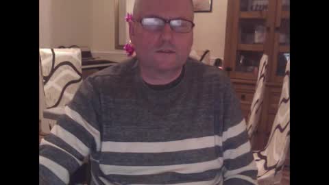 Snapshot of wobble444 chatting on 06-11-26, 01:05 wobble444 online show from 06-11-26, 01:05