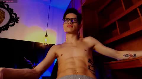  W O L F  online show from 10-31-25, 11:44