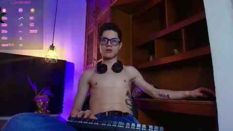  W O L F  online show from 03-12-26, 11:27