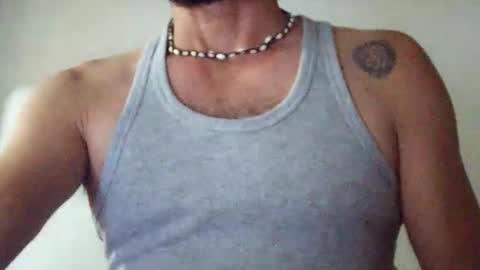 Snapshot of wolfofsea chatting on 10-19-25, 03:29 Luis online show from 10-19-25, 03:29