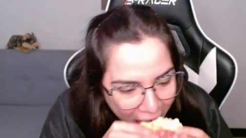 Snapshot of wolfs_daughter chatting on 06-14-26, 02:35 Alex online show from 06-14-26, 02:35