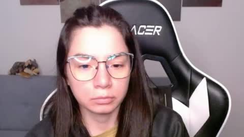 Snapshot of wolfs_daughter chatting on 06-15-26, 02:03 Alex online show from 06-15-26, 02:03