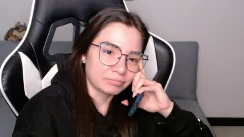 Snapshot of wolfs_daughter chatting on 06-22-26, 03:25 Alex online show from 06-22-26, 03:25