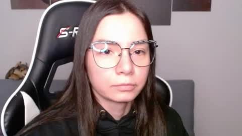 Snapshot of wolfs_daughter chatting on 06-25-26, 02:11 Alex online show from 06-25-26, 02:11