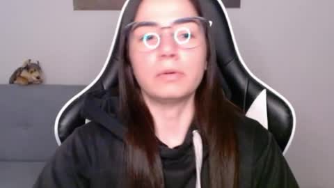 Snapshot of wolfs_daughter chatting on 06-30-26, 02:12 Alex online show from 06-30-26, 02:12