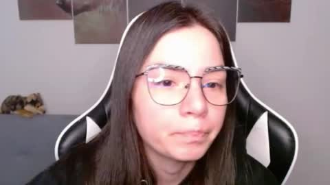 Snapshot of wolfs_daughter chatting on 07-11-26, 02:14 Alex online show from 07-11-26, 02:14