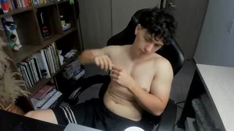 Snapshot of wolker_allan chatting on 12-18-25, 04:07 wolker_allan online show from 12-18-25, 04:07