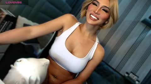 Julia online show from 03-12-26, 05:24