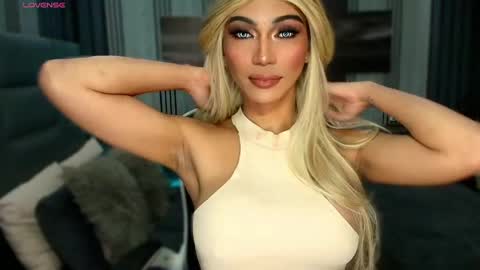 Julia online show from 03-27-26, 07:24