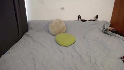 Snapshot of women_pleasures chatting on 05-15-26, 07:37 women_pleasures online show from 05-15-26, 07:37
