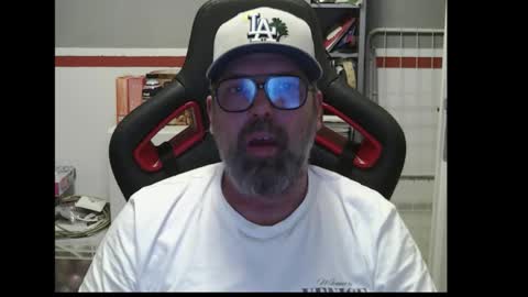 Snapshot of womenizzeer chatting on 01-19-26, 04:22 Adam online show from 01-19-26, 04:22