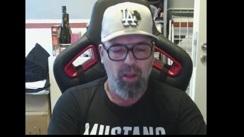 Snapshot of womenizzeer chatting on 03-13-26, 08:10 Adam online show from 03-13-26, 08:10