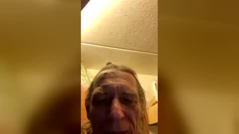 Snapshot of wonderboy3272 chatting on 01-09-26, 10:29 guido online show from 01-09-26, 10:29