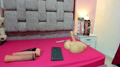 wonderkloe_ online show from 12-14-25, 07:29