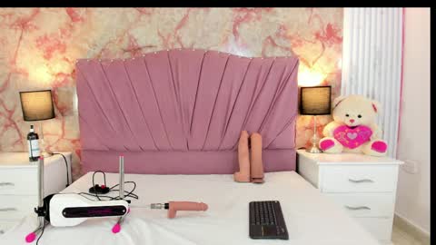 wonderkloe_ online show from 04-09-26, 08:25