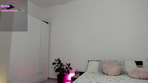 Amalia online show from 11-21-25, 03:11