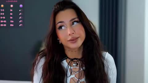 Snapshot of wonthityouback chatting on 02-08-26, 01:03 Maria online show from 02-08-26, 01:03