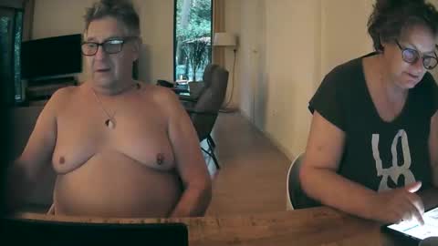 woodwurm and Snoeske online show from 10-17-25, 06:16