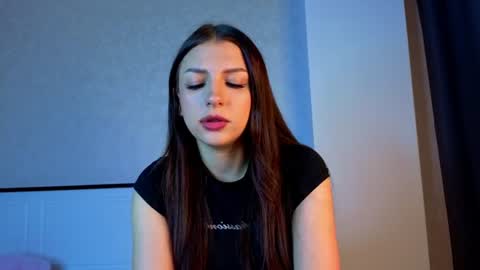 Snapshot of woofbus chatting on 06-30-26, 03:35 Mila today is the first day hello everyone online show from 06-30-26, 03:35