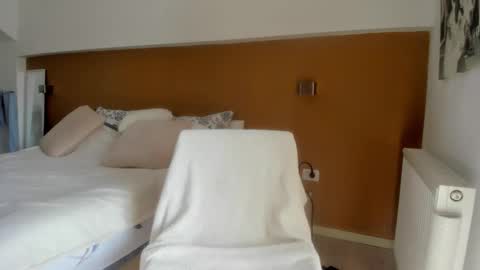 Snapshot of woolfiie chatting on 10-21-25, 07:31 Wolfie online show from 10-21-25, 07:31