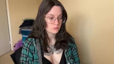 Lucina online show from 02-03-25, 03:49