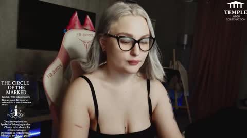 Snapshot of wounded_goddess chatting on 10-10-25, 05:01 Goddess Sophy online show from 10-10-25, 05:01