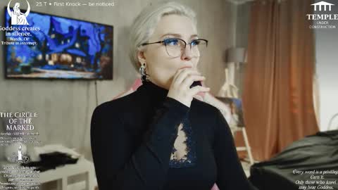 Snapshot of wounded_goddess chatting on 10-17-25, 01:14 Goddess Sophy online show from 10-17-25, 01:14