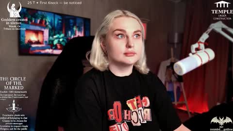 Snapshot of wounded_goddess chatting on 11-13-25, 08:41 Goddess Sophy online show from 11-13-25, 08:41