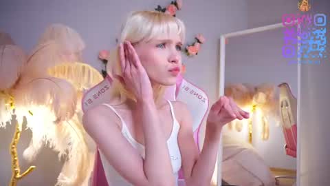 Snapshot of wow_angel chatting on 06-20-26, 05:32 wow_angel online show from 06-20-26, 05:32