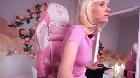 Snapshot of wow_angel chatting on 07-10-26, 05:45 wow_angel online show from 07-10-26, 05:45