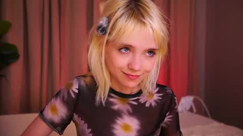 Snapshot of wow_angel chatting on 07-28-26, 11:17 wow_angel online show from 07-28-26, 11:17
